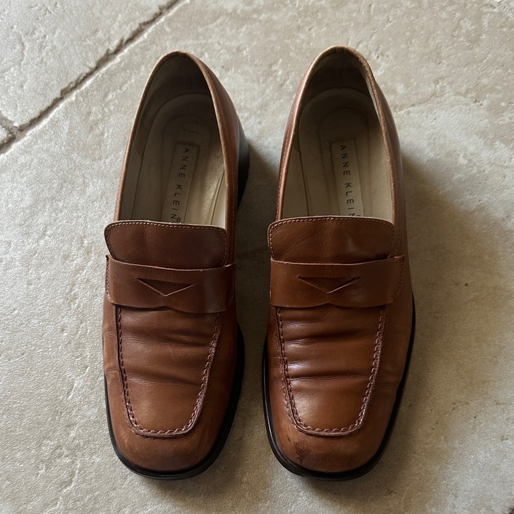 Anne KleinTan Leather Loafers. Made in Italy.